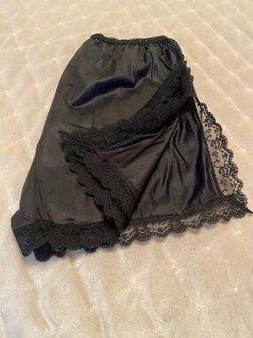 Kayser black langerie shorts  ladies size M